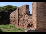 04299 ostia - regio i - insula viii - caseggiato (i,viii,7) - raum 1 - nordwand - 09-2022.jpg